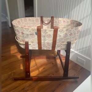 Dockatot dream weaver bassinet with rocking stand